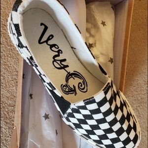 Very G checkerboard shoes